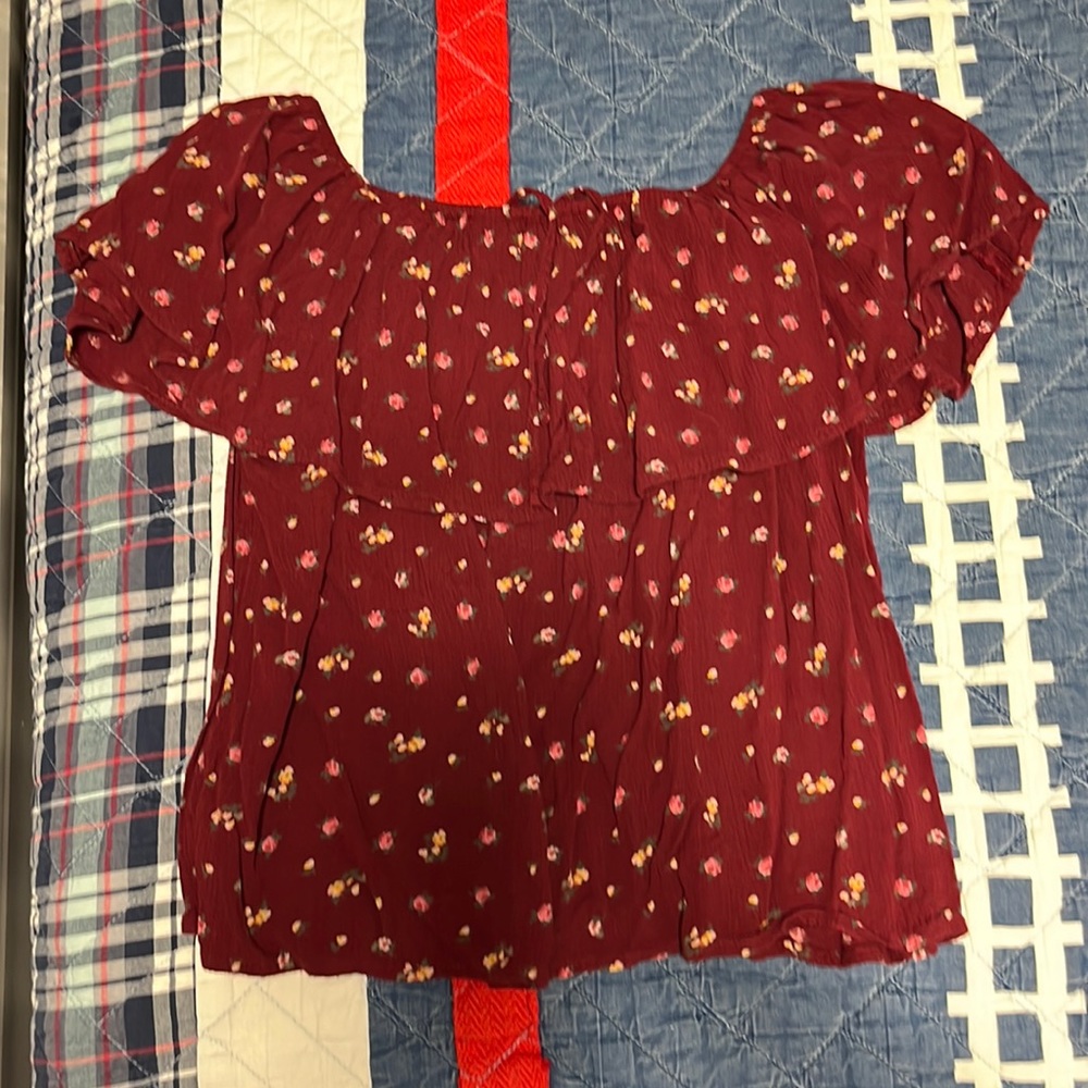 Size small, it’s burgundy with a flower print.